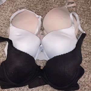 Victoria’s Secret bras 32 C